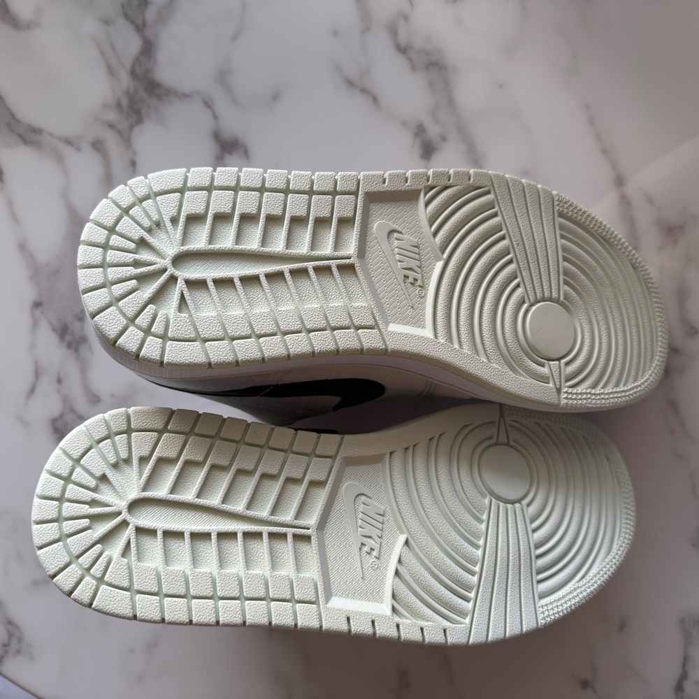 NEW Wmns Air Jordan 1 Low SE 'Barely Green', Size 9 - Picture 10 of 12
